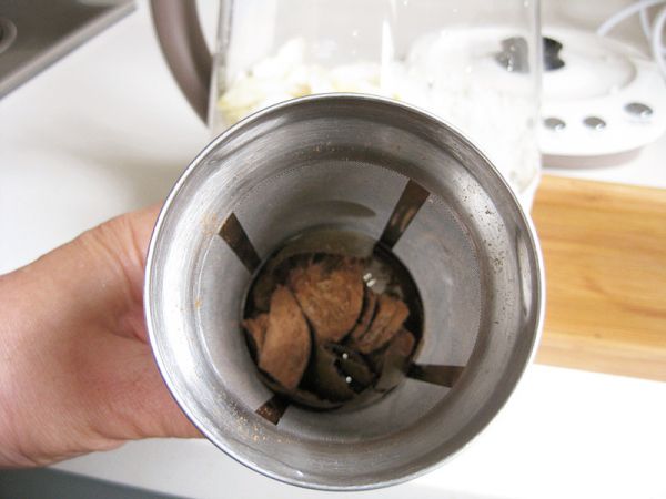 罗汉果银耳雪梨养生汤