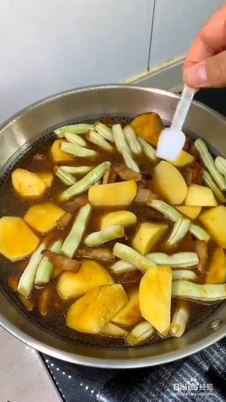 怎么在家自制土豆豆角焖面