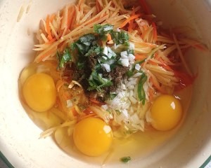 怎么做土豆胡萝卜丝鸡蛋饼