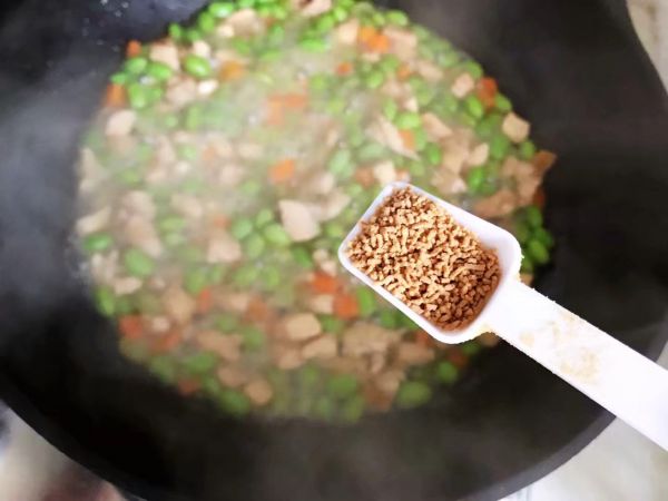 胡萝卜毛豆炒鸡丁