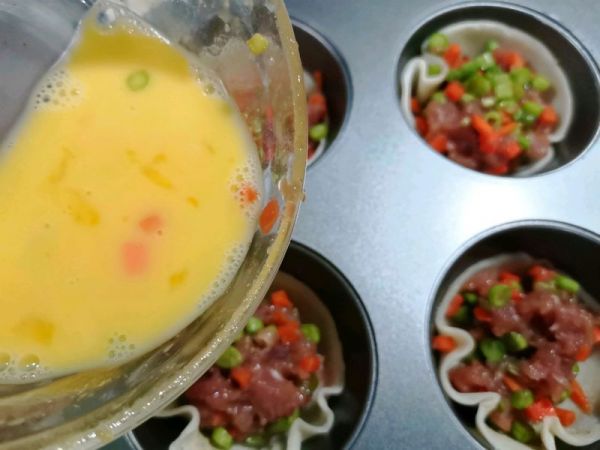 饺子皮烤肉蔬菜塔