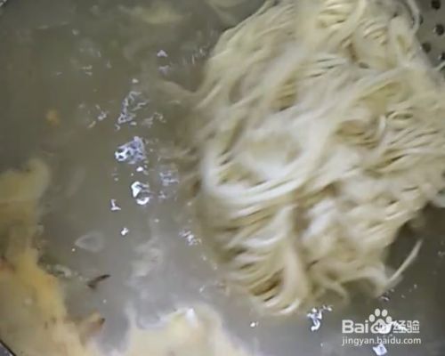 海鲜美食-鸡蛋海虾仁面的做法