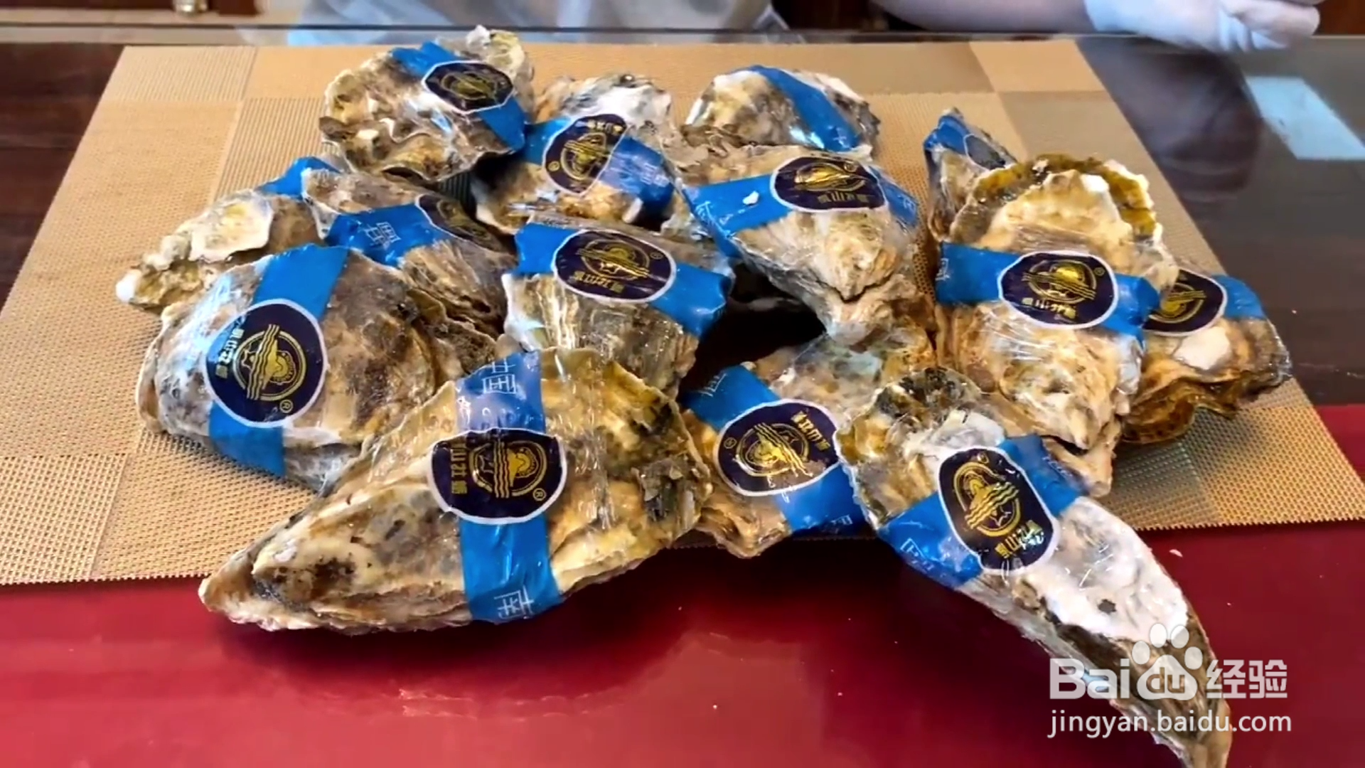 如何优雅的开乳山生蚝？