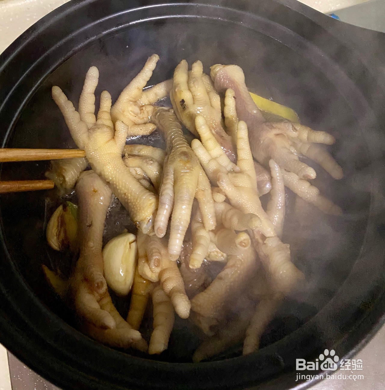 砂锅鸡爪的做法
