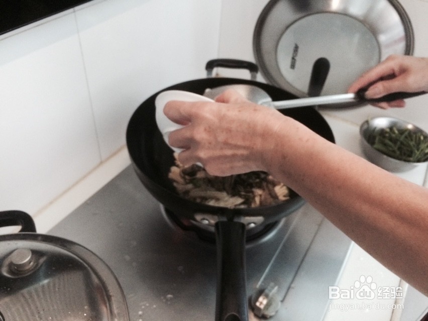 草菇腐竹炒肉丝