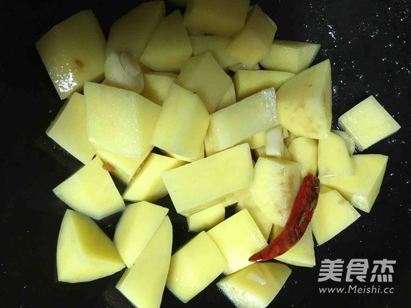 红烧土豆块的做法