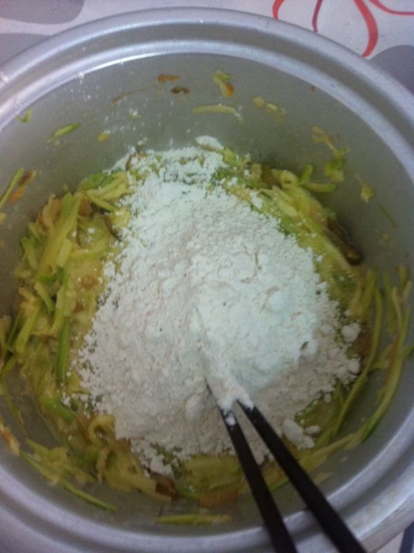 榨菜西葫芦鸡蛋饼
