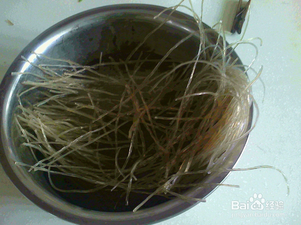 怎样做好炒旱芹菜地瓜粉的备料