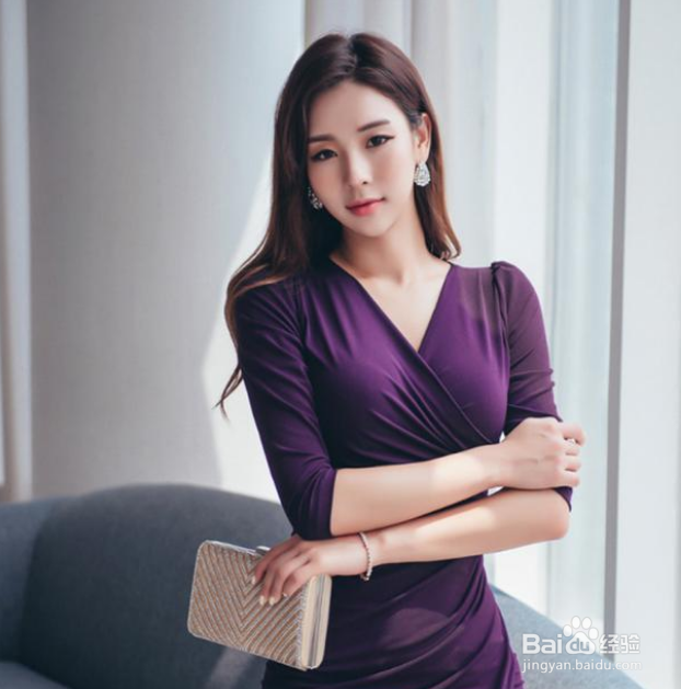 夏季穿什么款式和颜色的服装拍照显美?