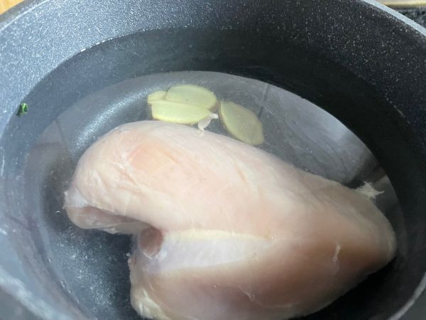 焙煎芝麻鸡肉沙拉