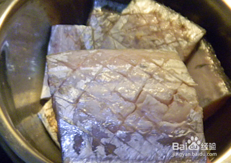 干煎黑椒带鱼的做法