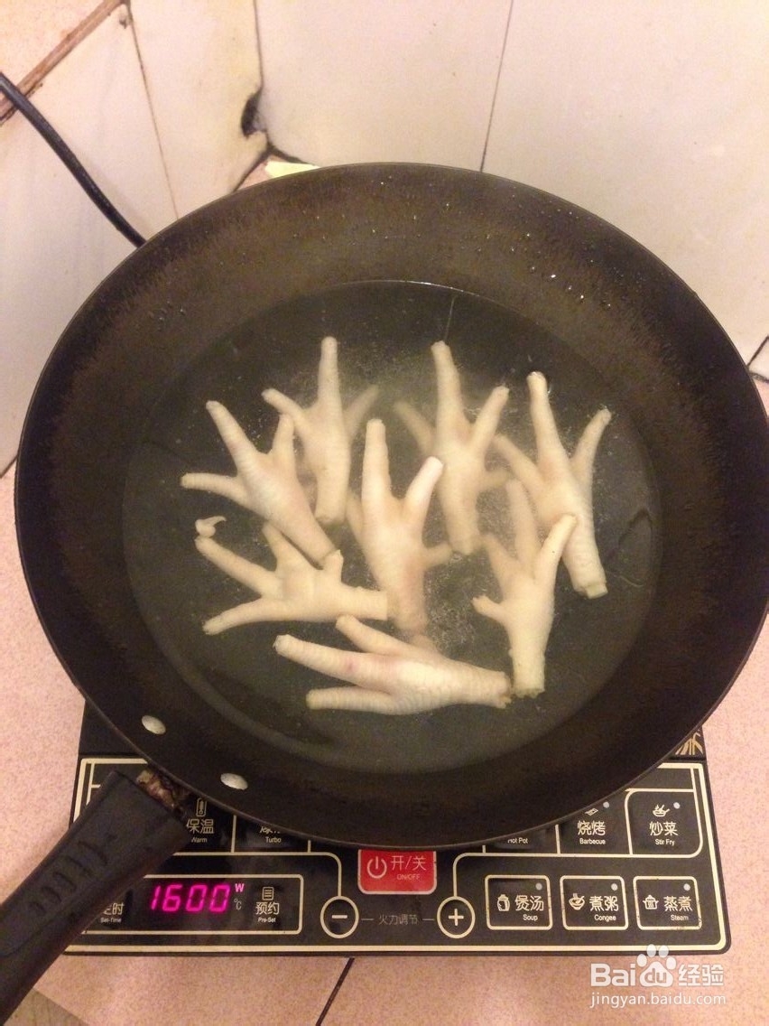 强肾抗皱美容汤：鸡爪黑豆汤