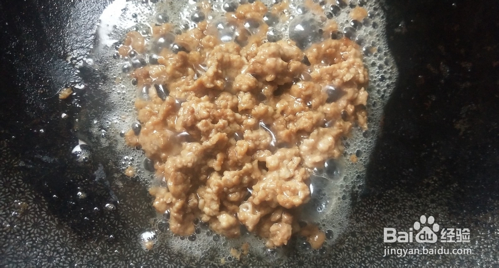 温水蛋液，制作鲜美嫩滑的肉末蛋羹