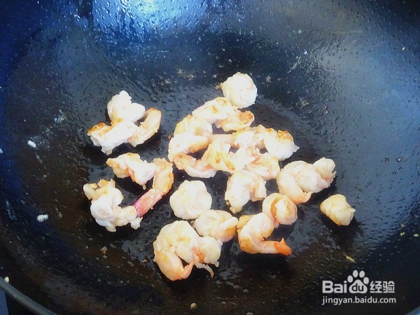 如何做虾仁滑蛋盖浇饭？