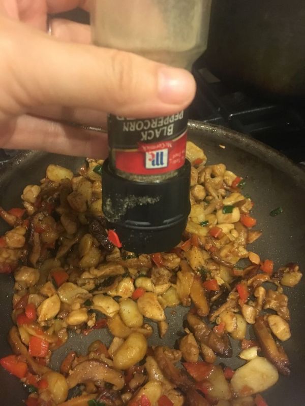 橙香马蹄鸡丁生菜包