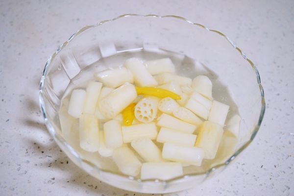 藕带剁椒炒鸡胗