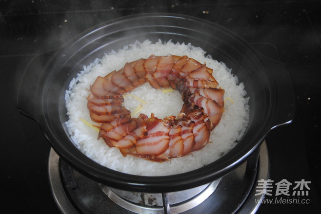 腊肉煲仔饭的做法