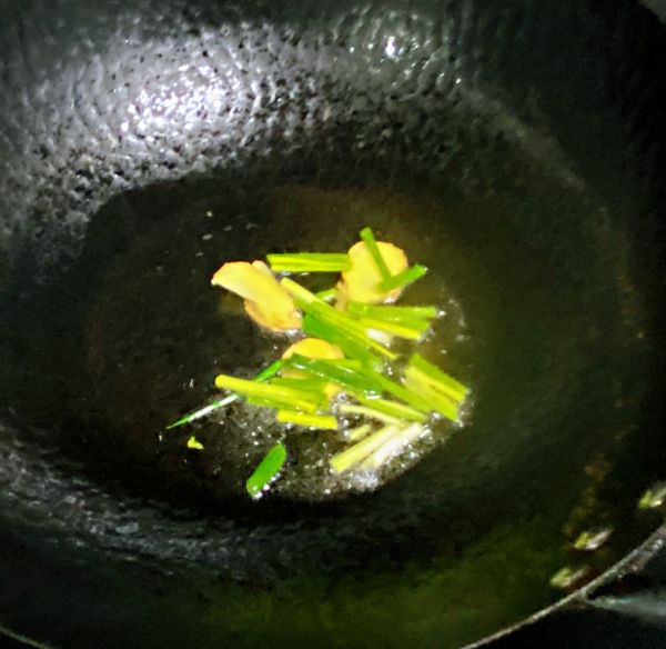 腊肉杏鲍菇炒荷兰豆