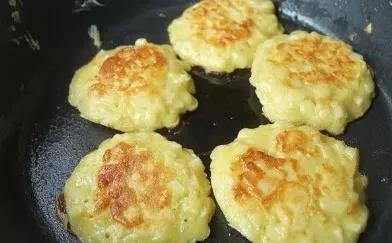 苹果鸡蛋饼的做法