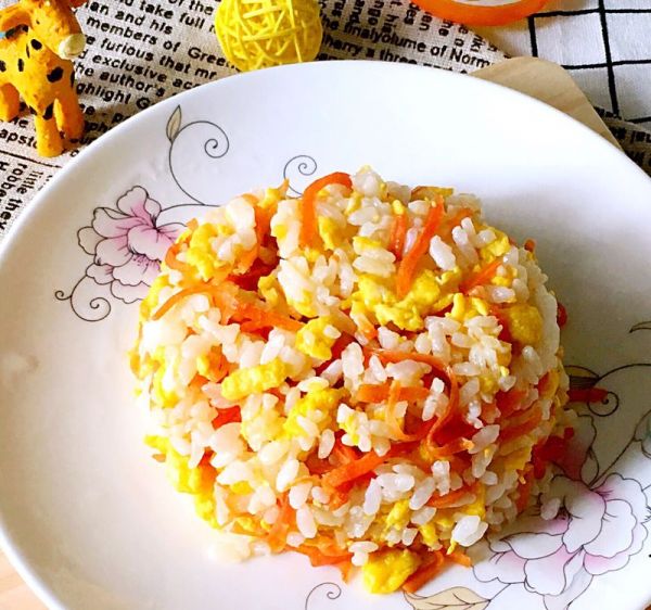 胡萝卜鸡蛋炒饭