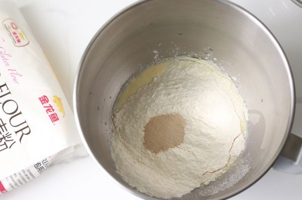 香葱脆皮肠面包