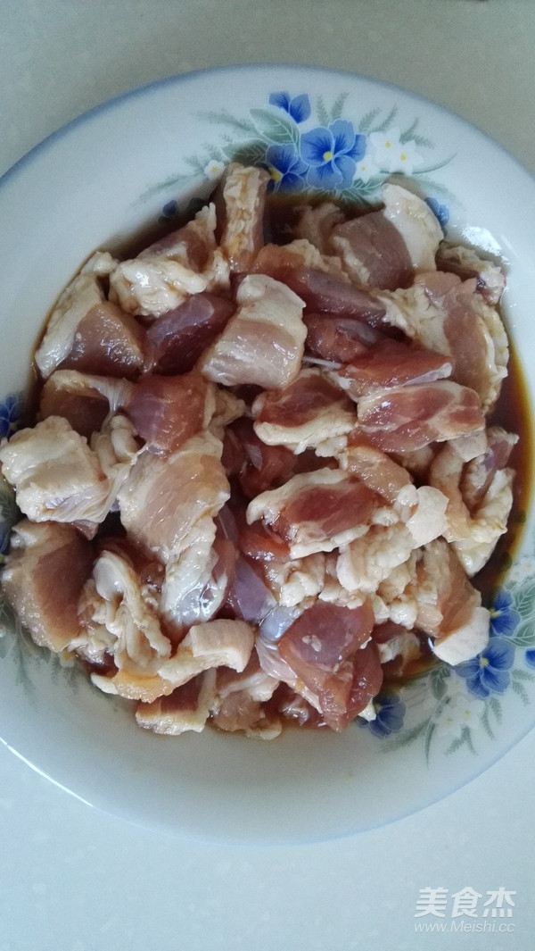 五花肉烧茭白