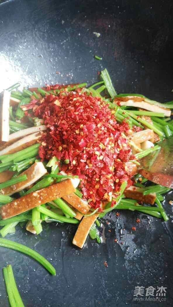 芹菜炒香干的做法