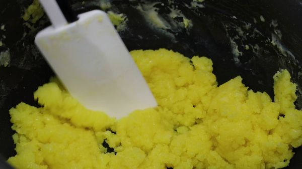 奶黄馅冰皮月饼啦