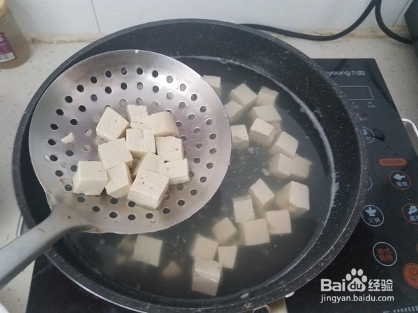 如何制作小葱拌豆腐