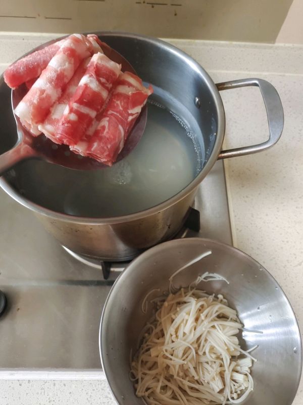 极鲜肥牛金针菇卷