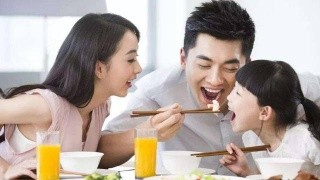收好小妙招,让宝宝变成吃饭小能手