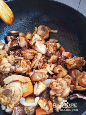 香菇炖鸡腿肉