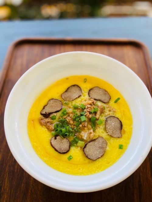 黑松露肉沫蒸鸽子蛋