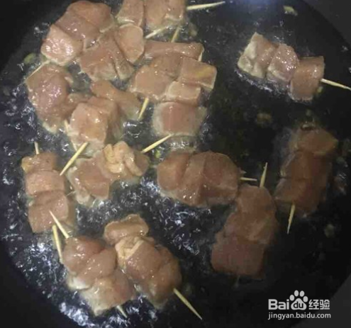 美味的炸牙签肉