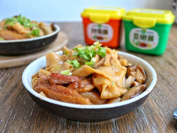 酱香鸡翅刀削面
