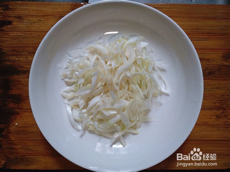 教你葱爆牛肉的做法，葱香味浓肉嫩，好吃又健康