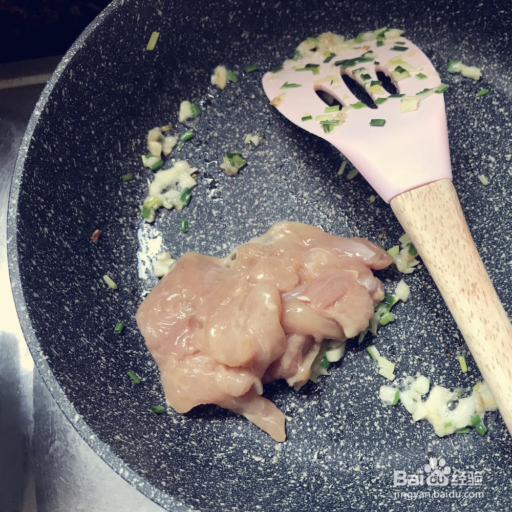 怎么吃都不腻的南瓜香菇鸡腿糙米饭