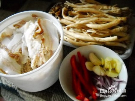 腊肉茶树菇的制作方法
