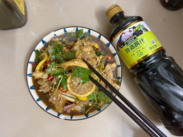 捞汁柠檬手撕鸡腿肉