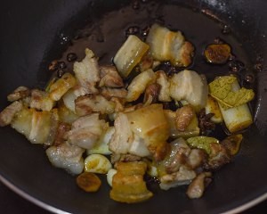 健康养生佳品茭白烧肉的做法