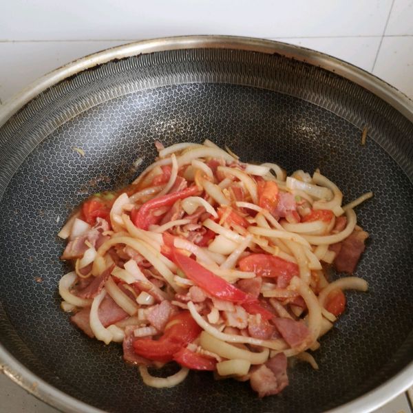 培根番茄洋葱烩饼