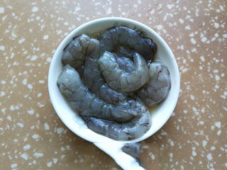 如何在家就能简单制作一份无米豆腐炒饭呢？