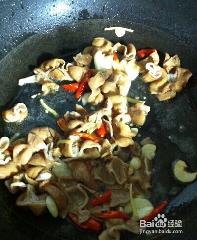 农家小菜尖椒肥肠