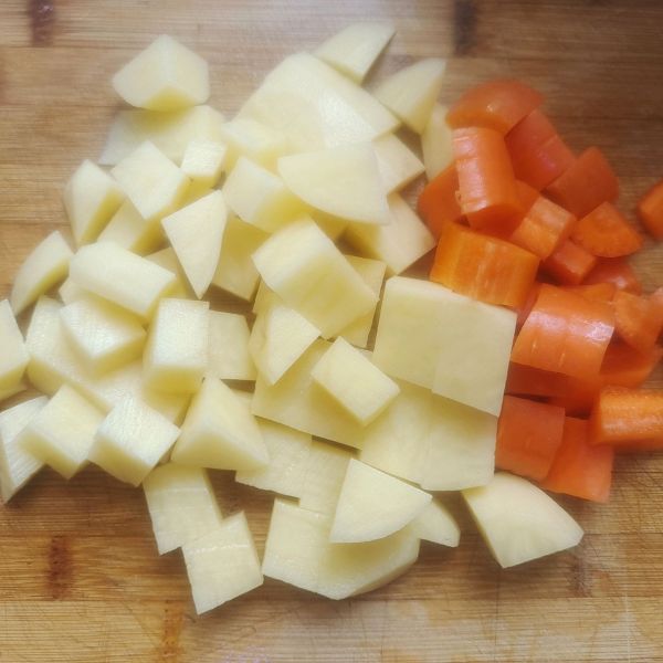 红烧胡萝卜土豆炖牛腩