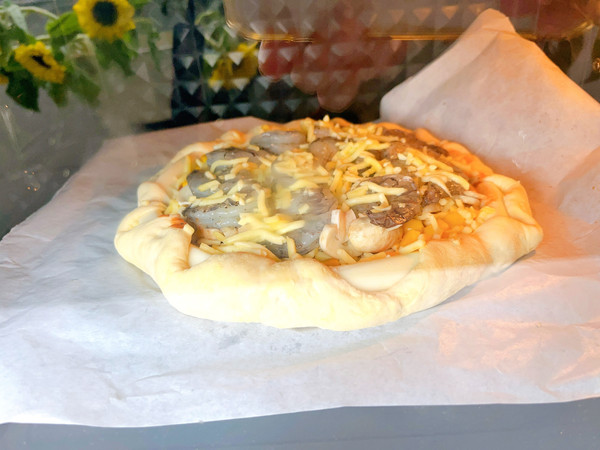 酸辣双倍芝士大虾蘑菇芝士卷边披萨