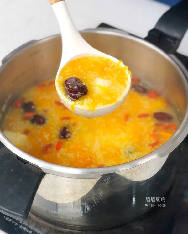 南瓜小米红枣粥