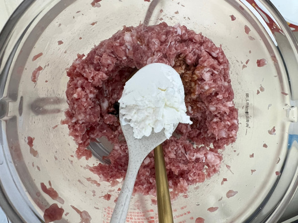 当归肉饼蒸蛋汤