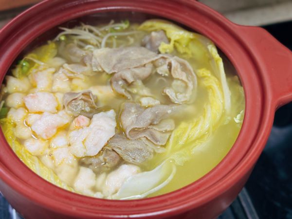 10分钟搞定低卡虾滑酸汤肥牛煲