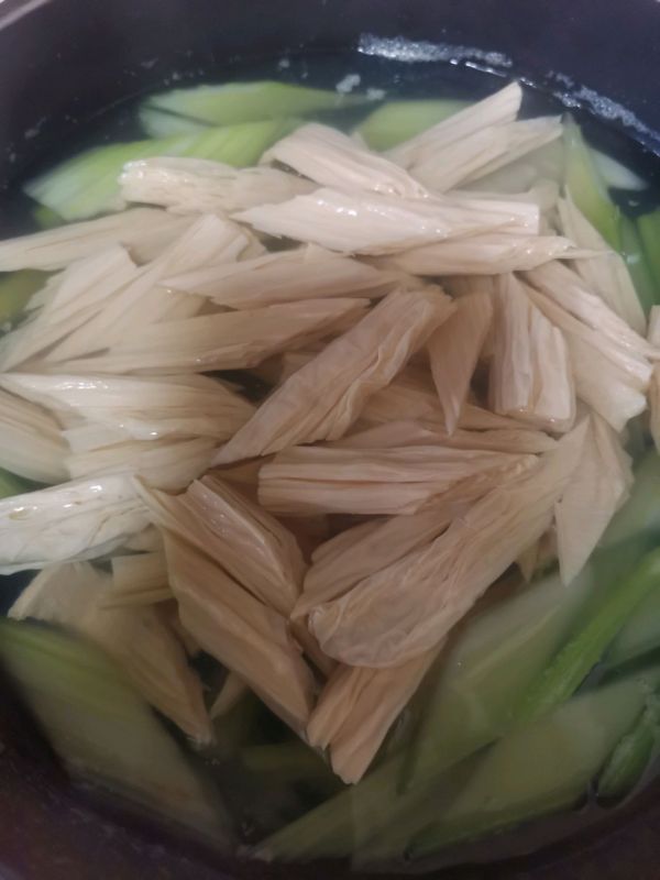 凉拌蚝油西芹腐竹