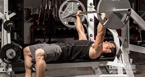 如何减少健身房器械运动中受伤的几率